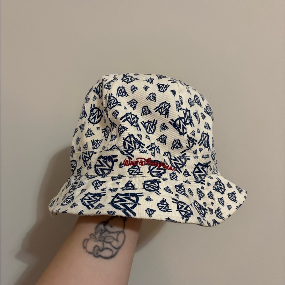 Disney World (WDW) White and Blue Bucket Hat